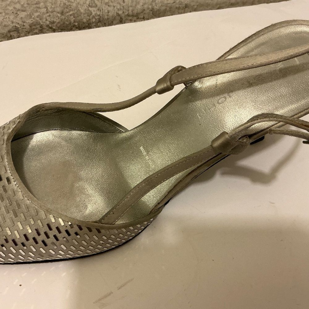 St. John Women's Shoes Pumps Heels Sling Back Metallic Silver Italian Size 8.5B - Picture 3 of 9